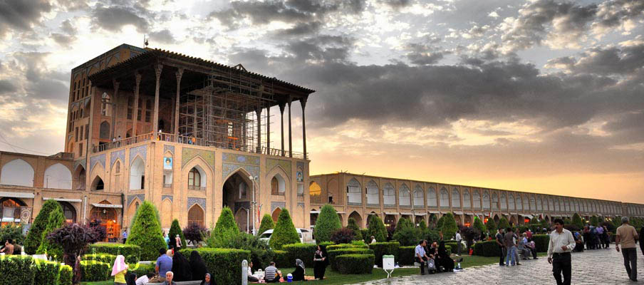 Aali Qapu - Jewel of the Safavid Dynasty in Isfahan