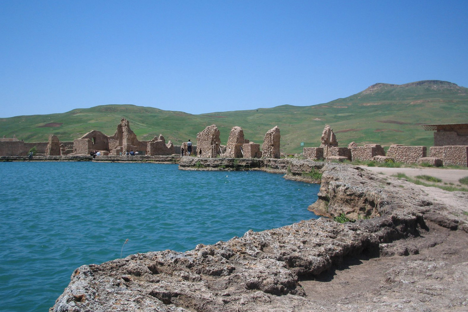 Takht-e Suleiman: A Captivating Remnant of Ancient Persia