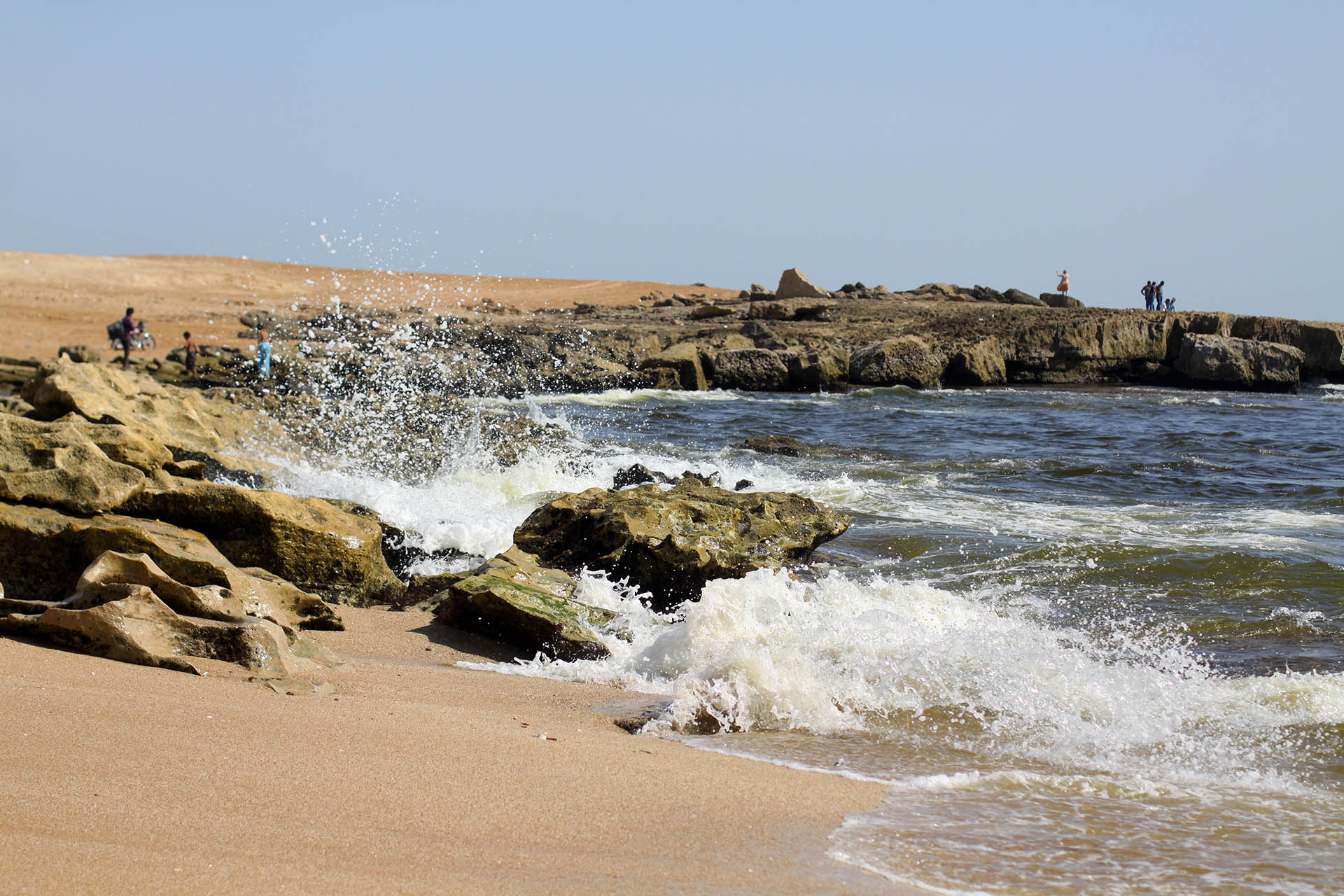 Darya Beach: Chabahar's Rugged Coastal Gem