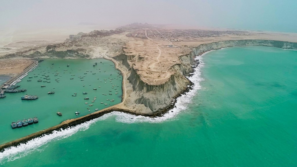 Darya Beach: Chabahar's Rugged Coastal Gem