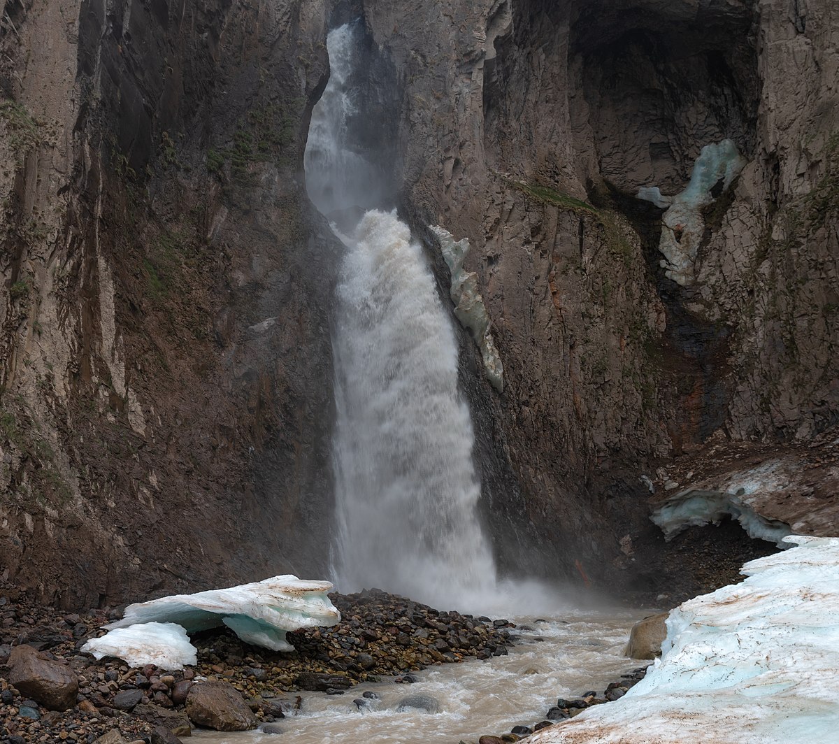 yakhi-waterfall